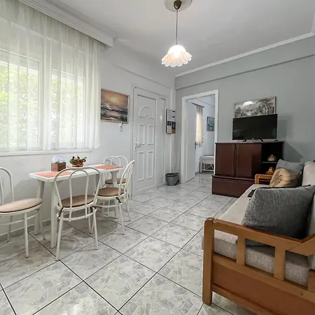 Properstay 110 - George's Apartment Polychrono